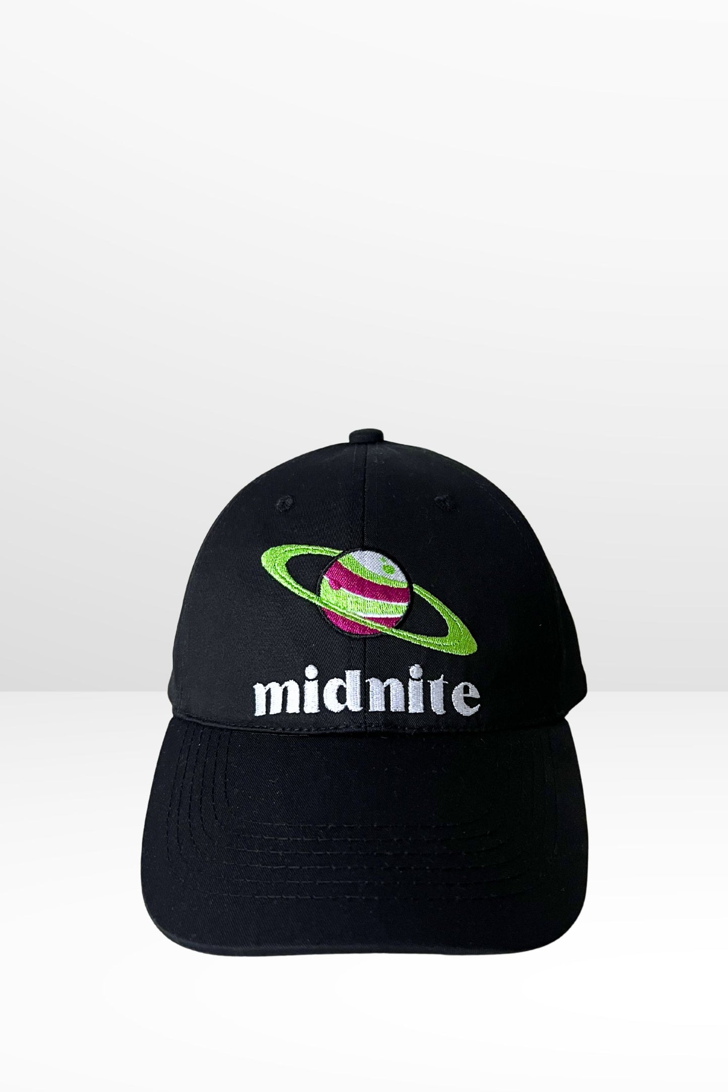 Casquette noire coton brodée planète Midnite