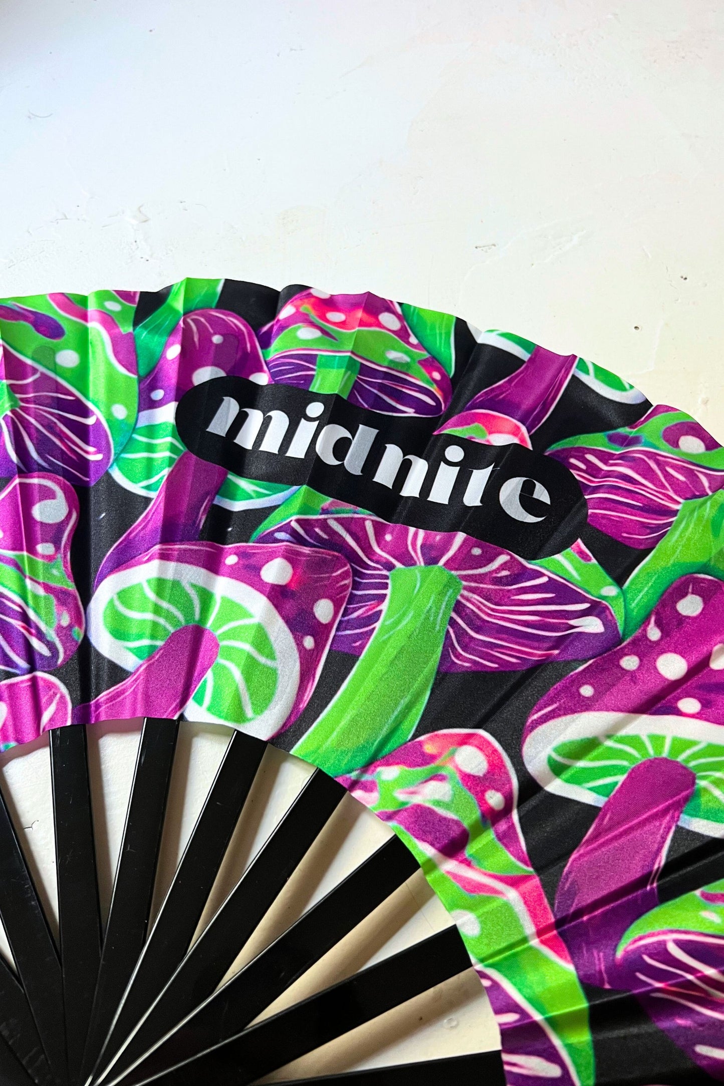 eventail fan midnite soiree noir mauve violet xxl style fete rave techno electro noir champignon muschroom vert