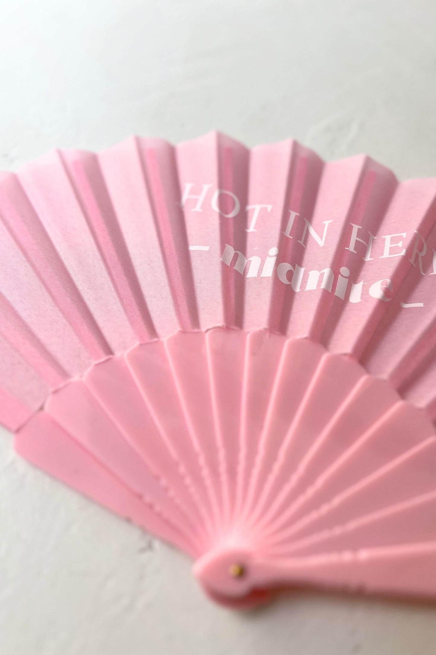 Eventail HOT IN HERE rose