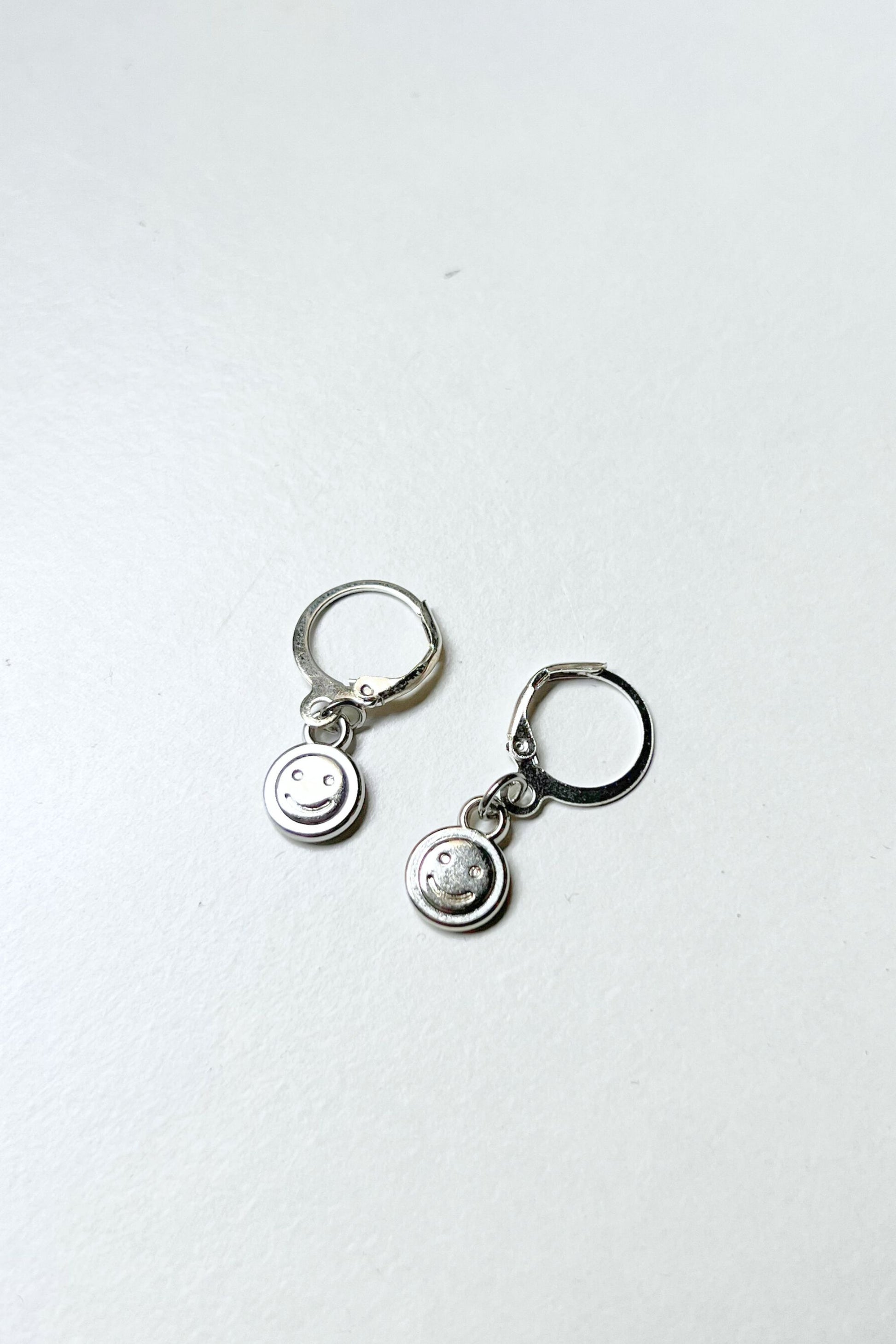 boucles d'oreilles midnite smiley techno argent acier inoxydable femme homme summer festival happy luxe