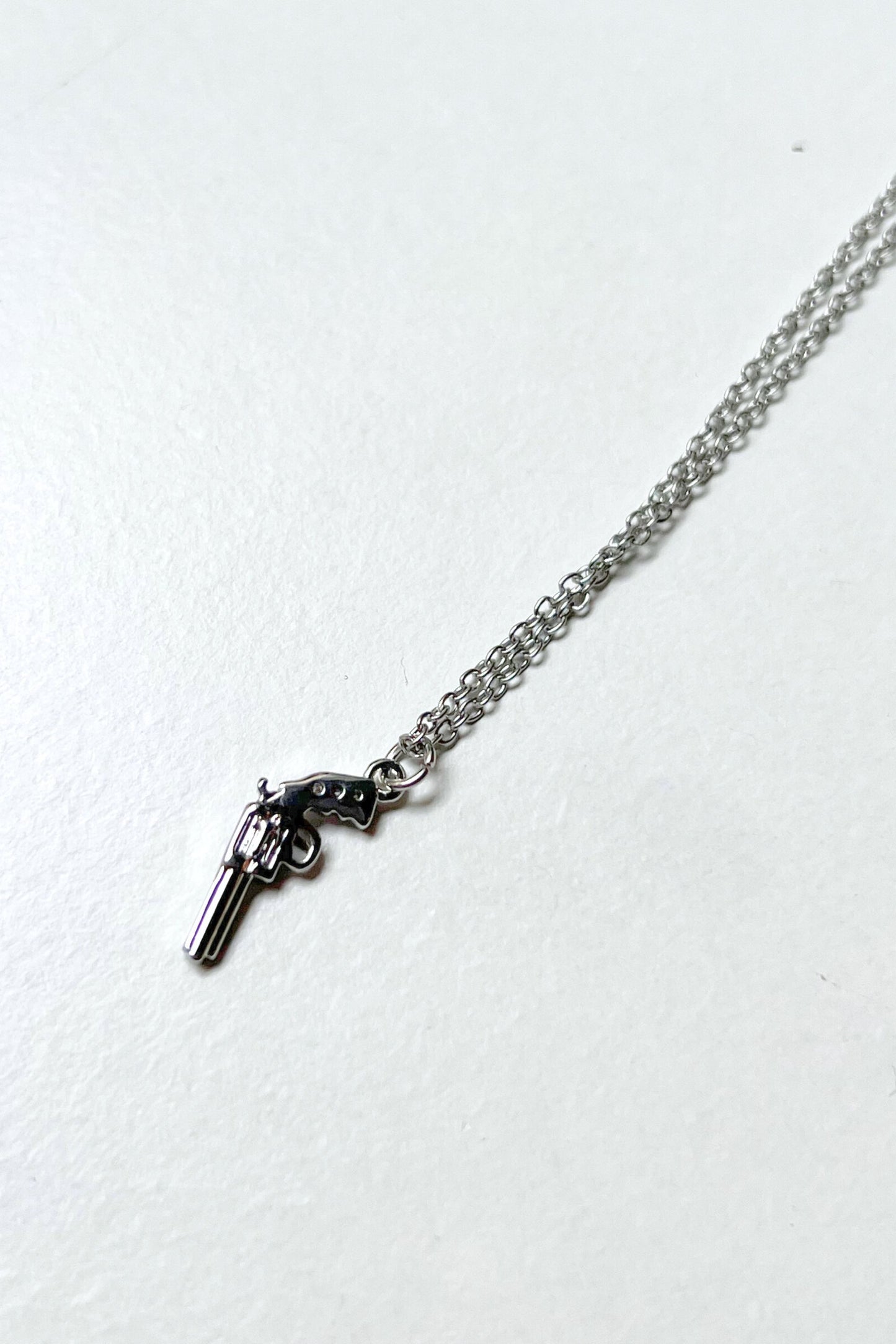 collier gun argent midnite acier inoxydable homme femme bijoux festival techno party summer ete 2026 bijoux chaine