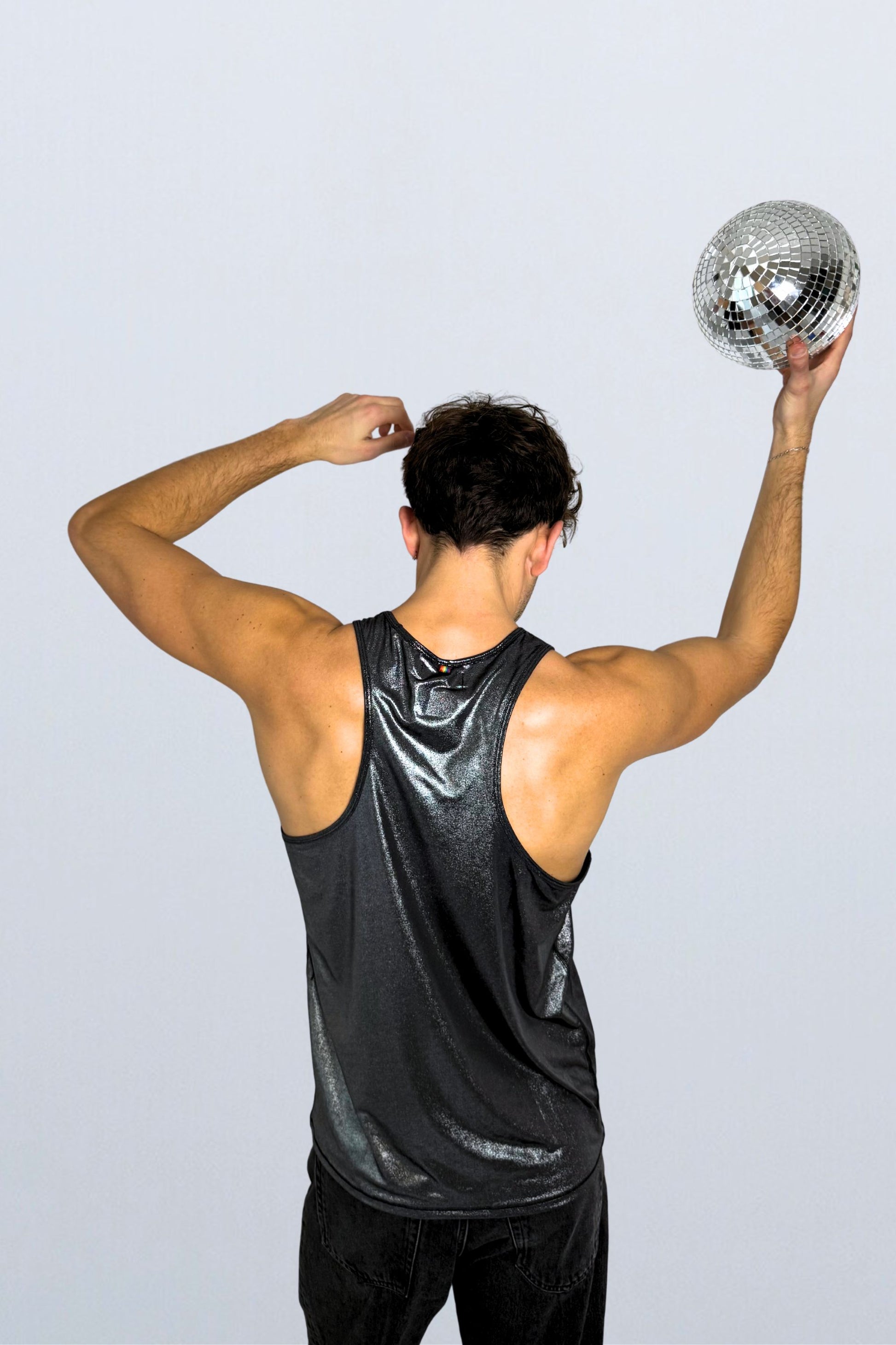 débardeur argenté paillettes homme midnite gris noir europe festival electro portugal queer proud