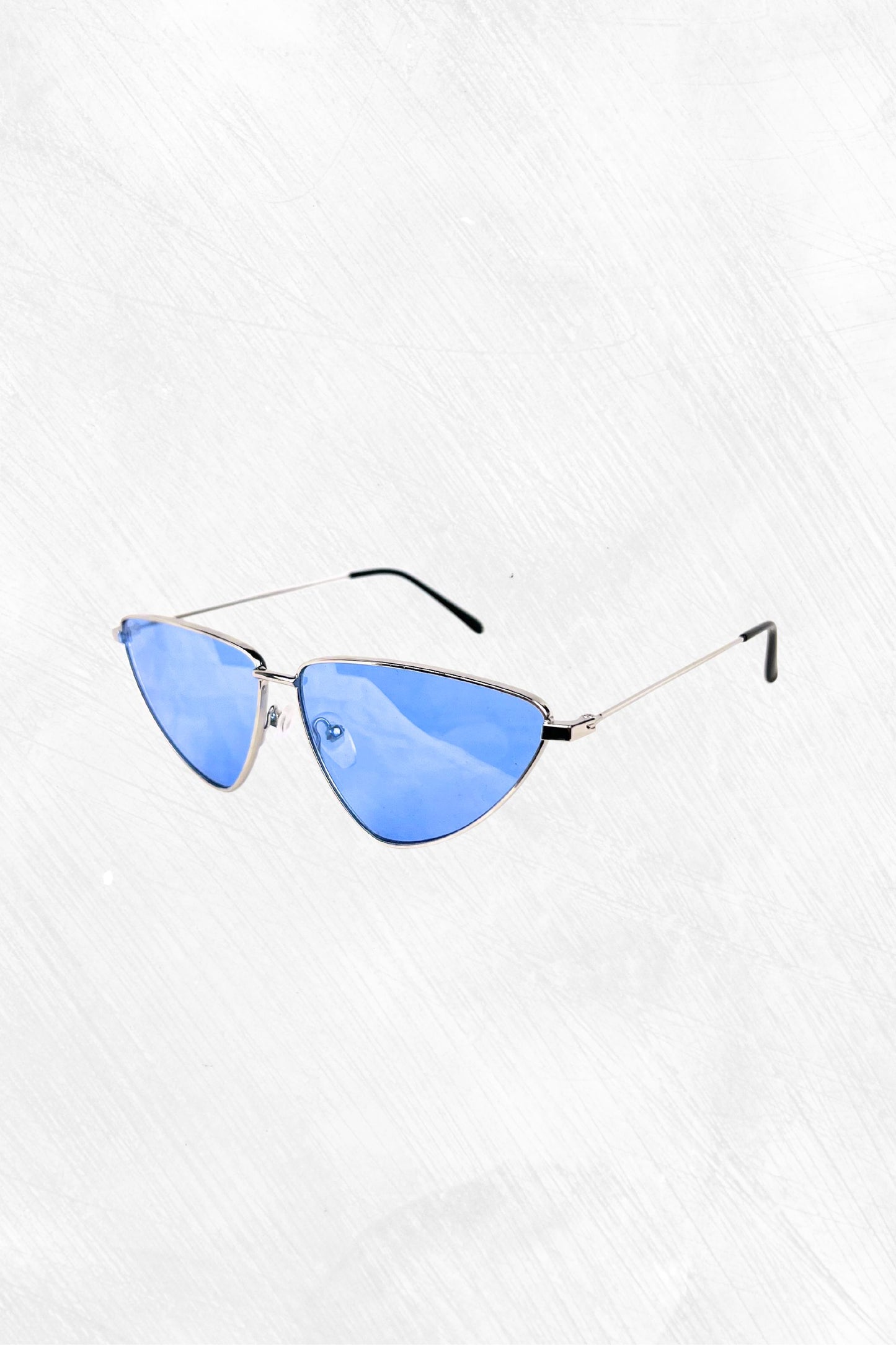 lunettes soleil bleu teintee homme femme midnite festival italie soiree