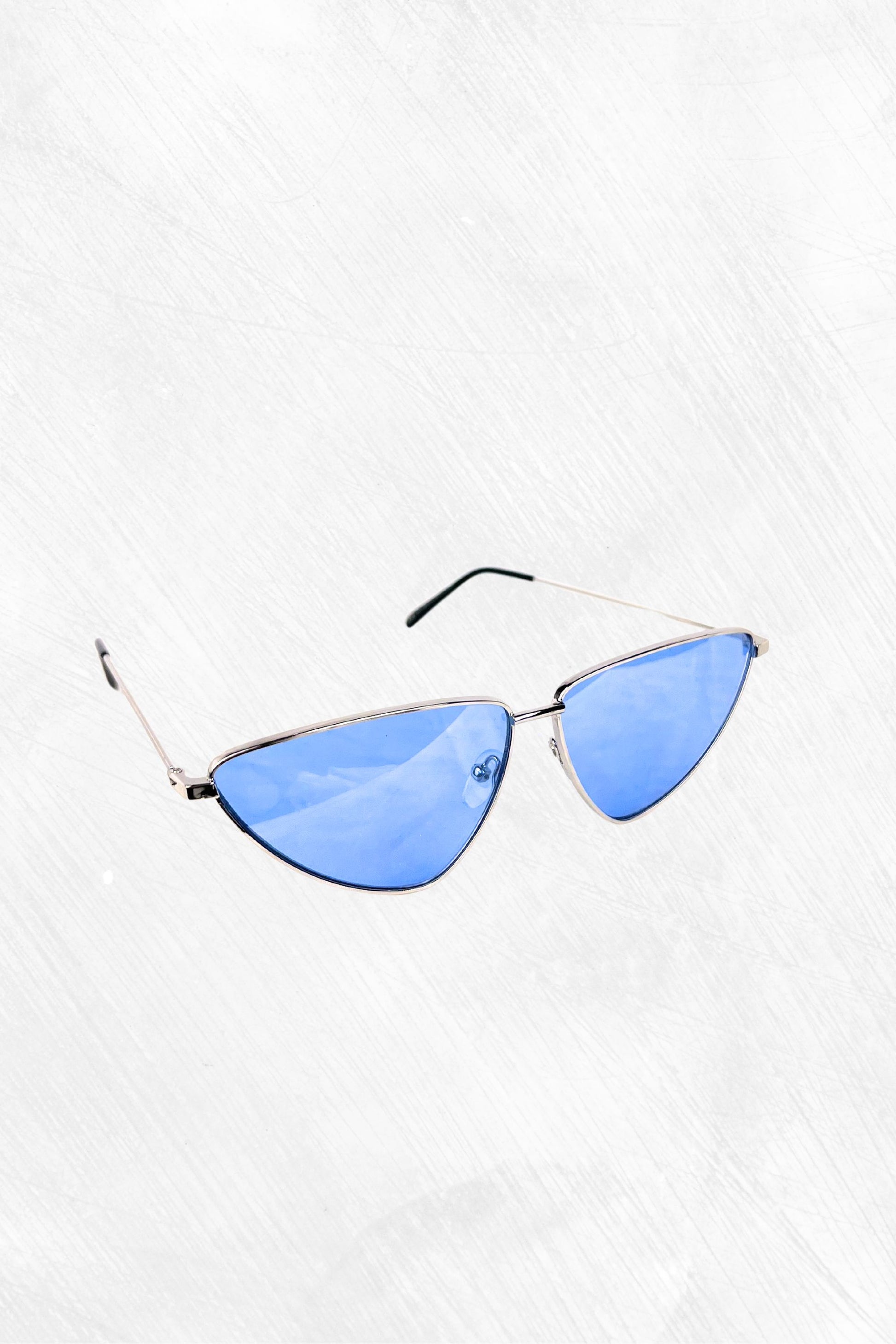 lunettes soleil bleu teintee homme femme midnite festival italie soiree